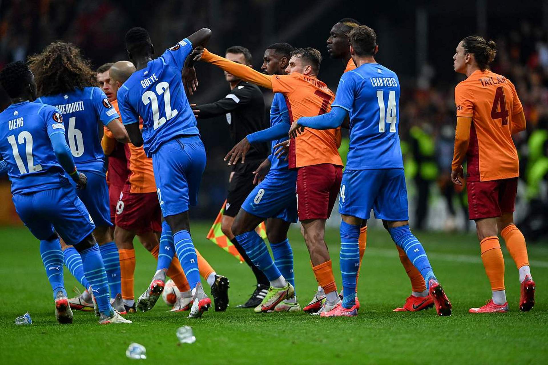 荷兰主场大胜，欧预赛领先优势巩固