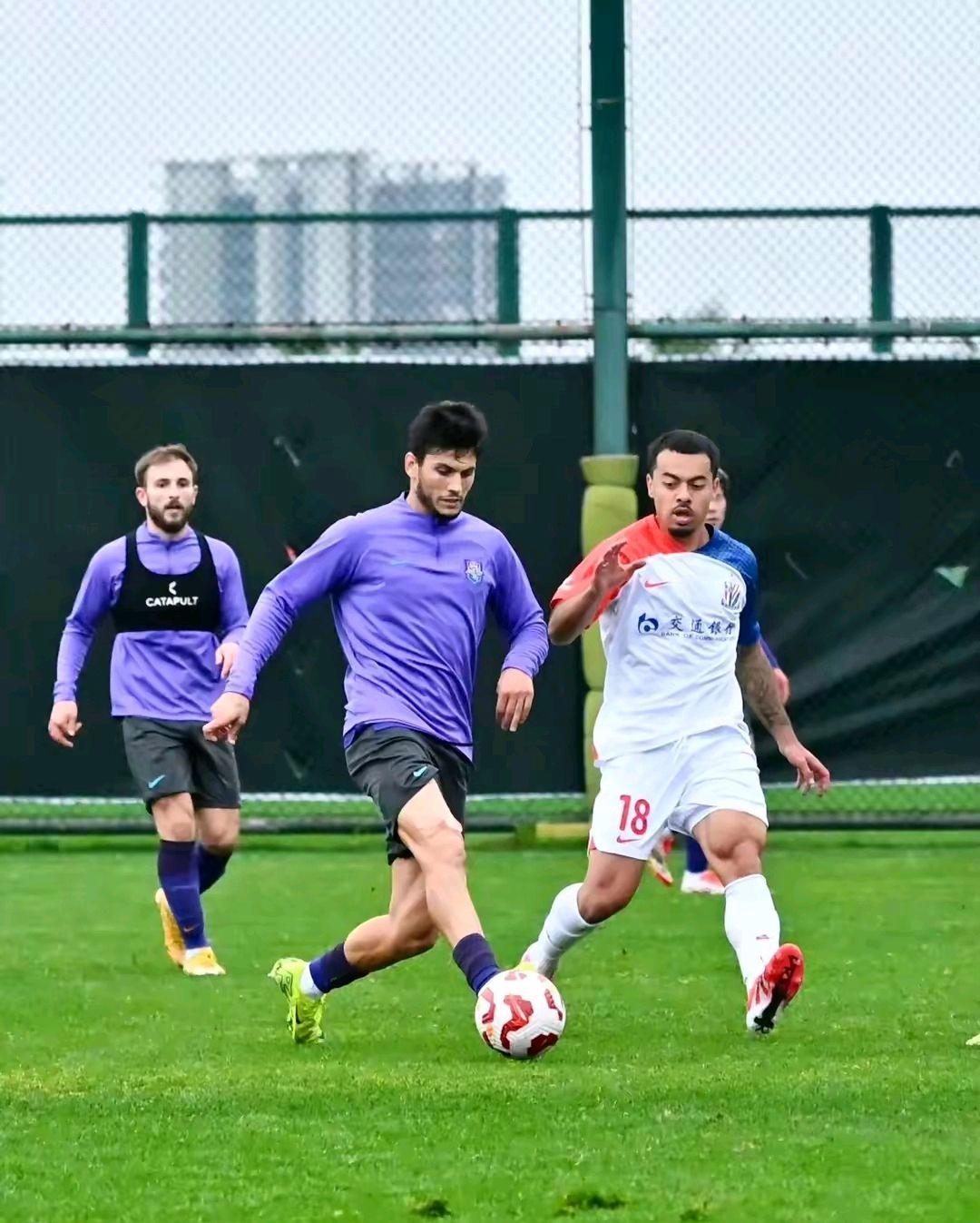 -关于申花客场大捷，赢得团队荣誉的信息