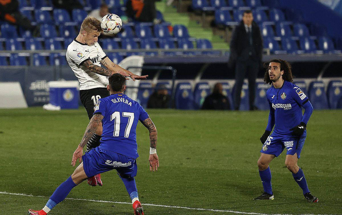 塞维利亚客场遭遇压力，艰难取得一分的简单介绍