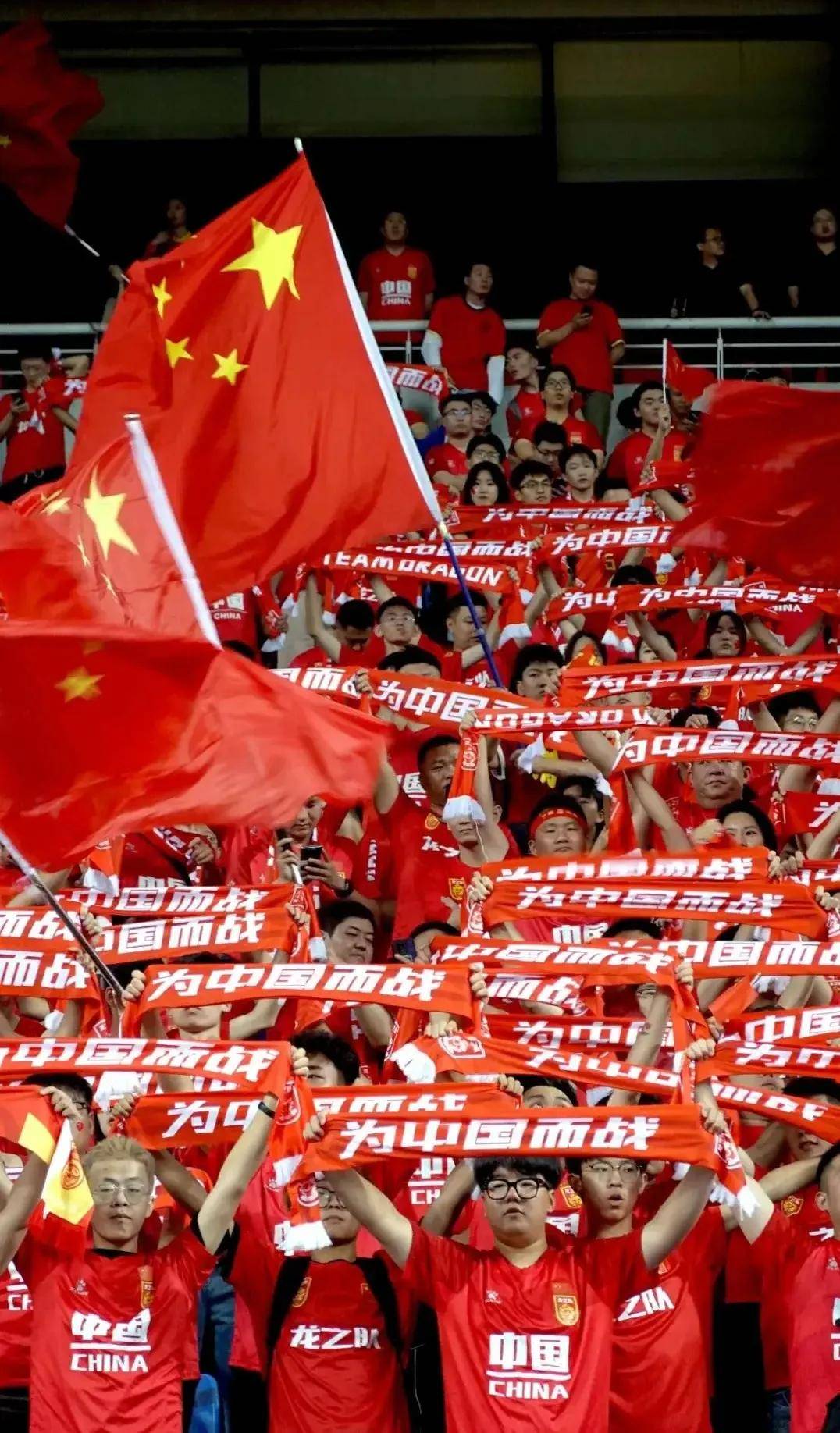 国内足球联赛全面升级，盛况空前