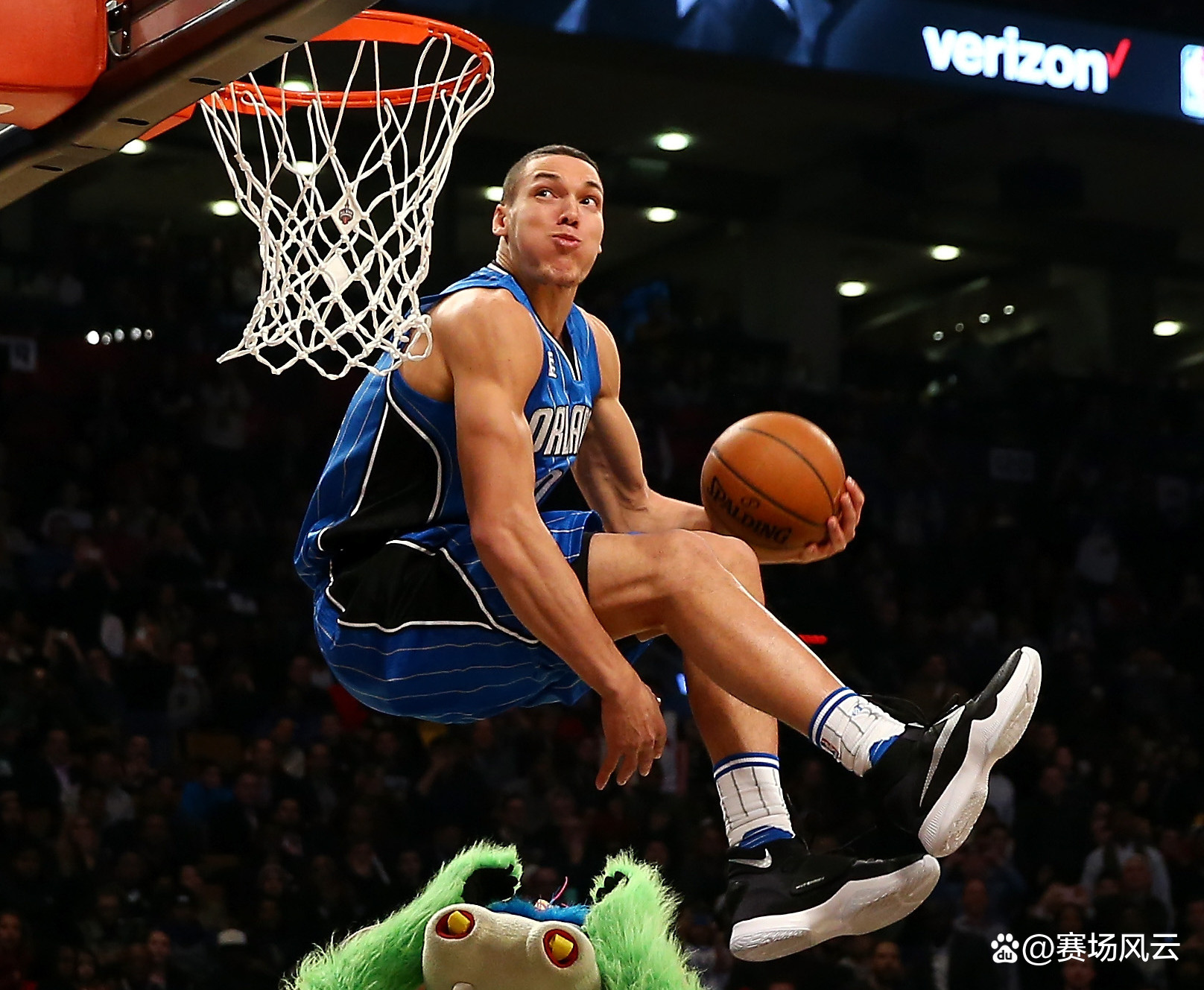 DB gaming-完美背身单打、空接扣篮，精彩犹如表演的简单介绍