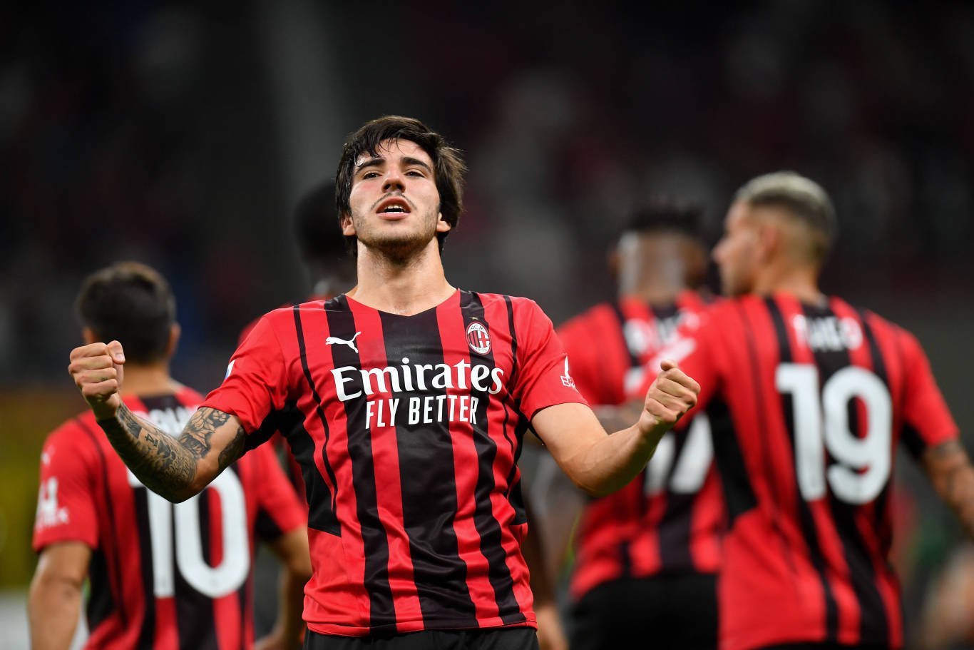 AC米兰1-1战平那不勒斯，保持不败状态