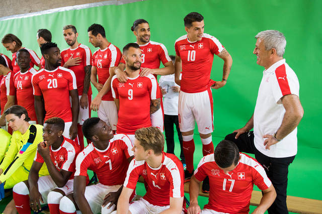 西班牙轻取波斯尼亚，高居欧洲杯小组第一