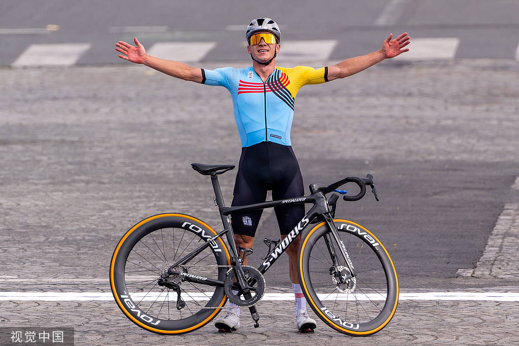 美国选手获得自行车比赛冠军