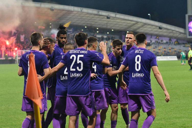 切尔西锋线精准，带领球队逆转胜利