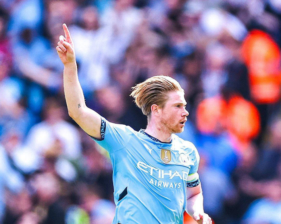 -曼城中场发挥出色，率队成功晋级