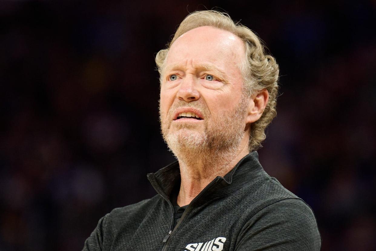 多宝彩票-湖人队主教练谈论球队未来展望，球迷拭泪