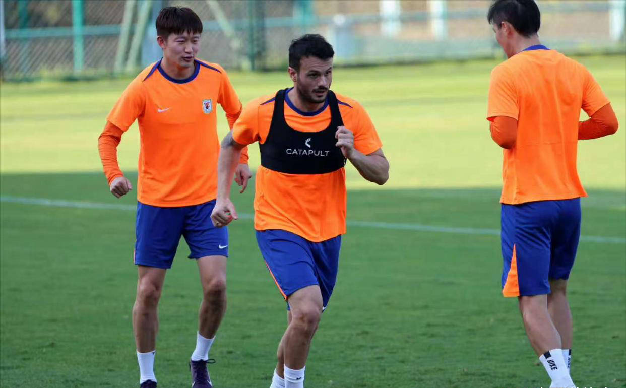 球员们在全球舞台上奉献精彩表现