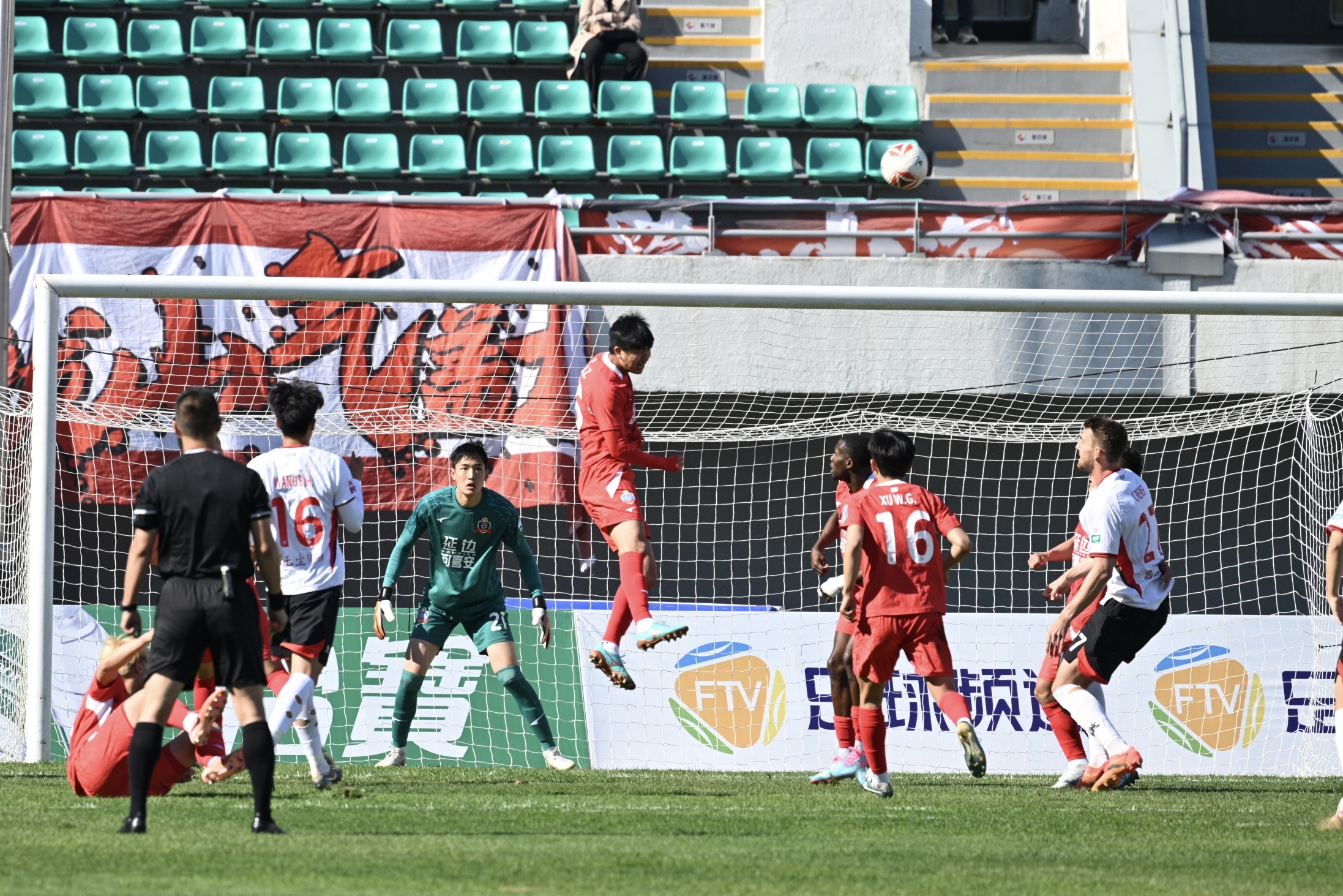 多宝彩票-足球比赛中的实力对抗，每一个攻守都牵动着胜负的天平的简单介绍