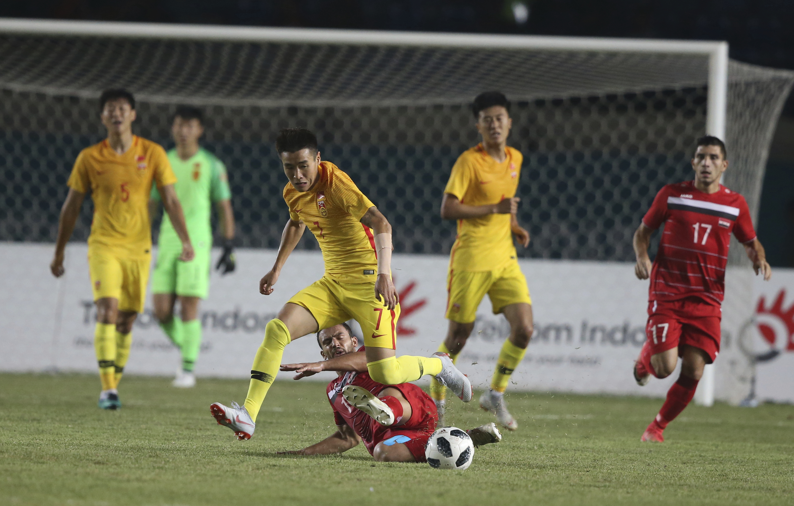 DB游戏-狭路相逢，球队纷争角逐胜利之路