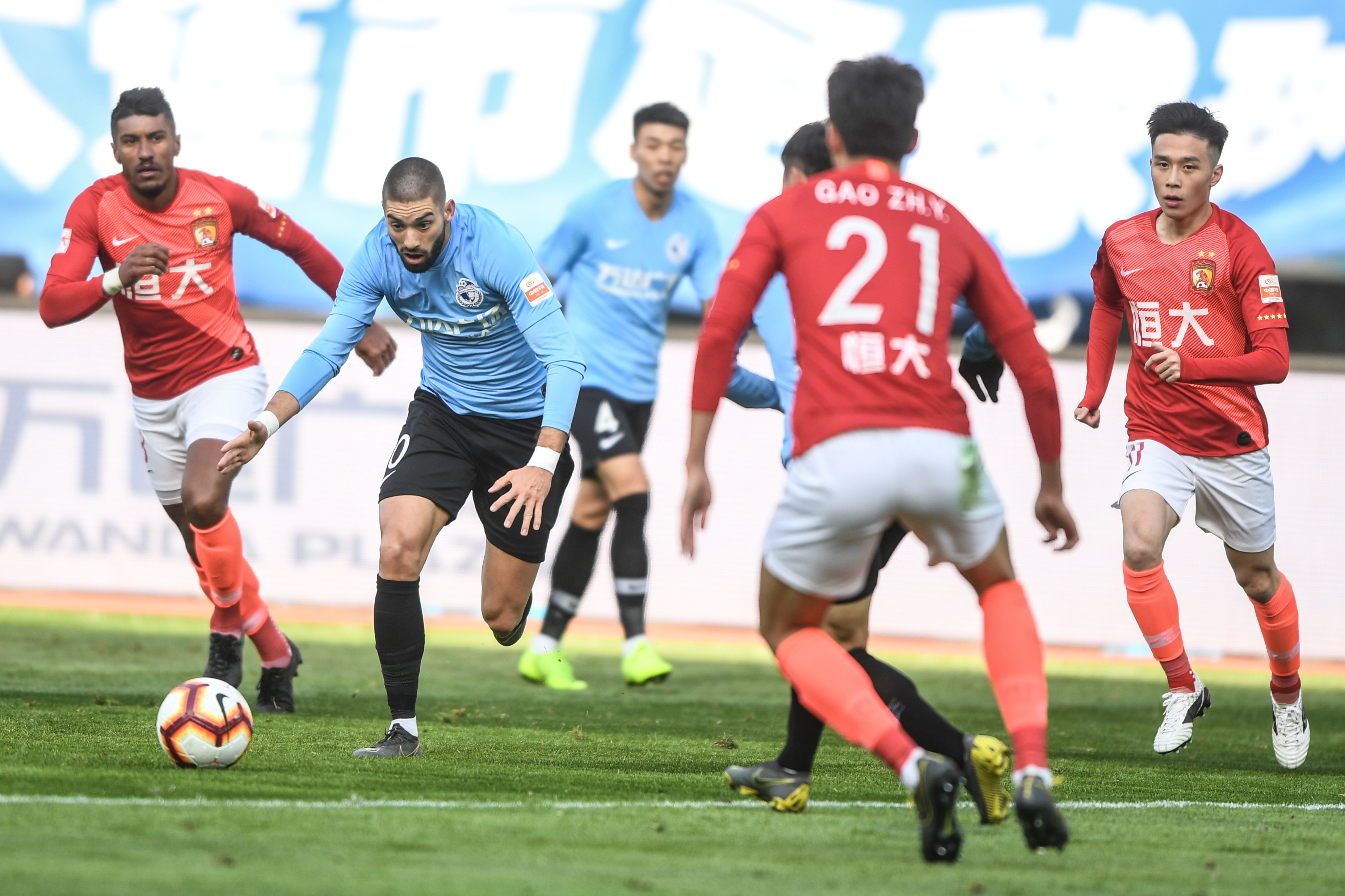 包含恒大力克全北，首回合客场1-0战胜对手取得领先优势的词条