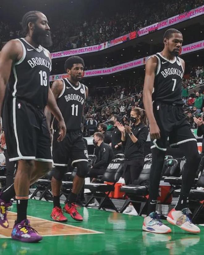 篮网击败尼克斯，杜兰特砍下25分