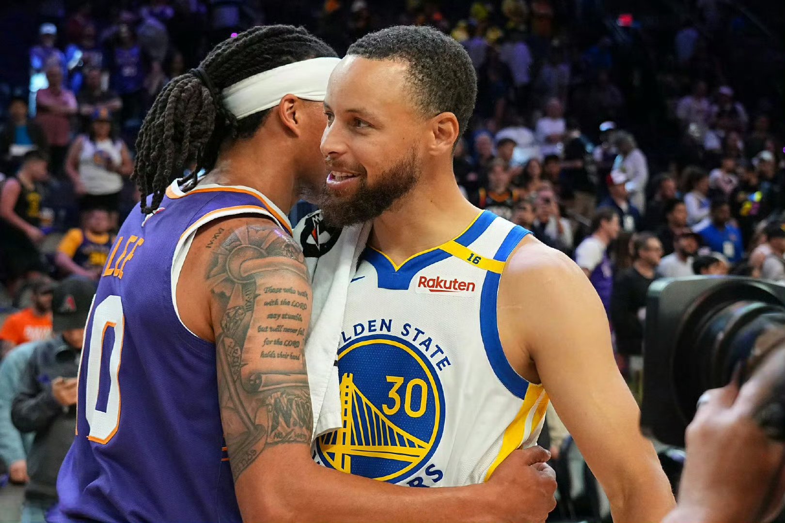 勇士再胜太阳，全面领先半决赛