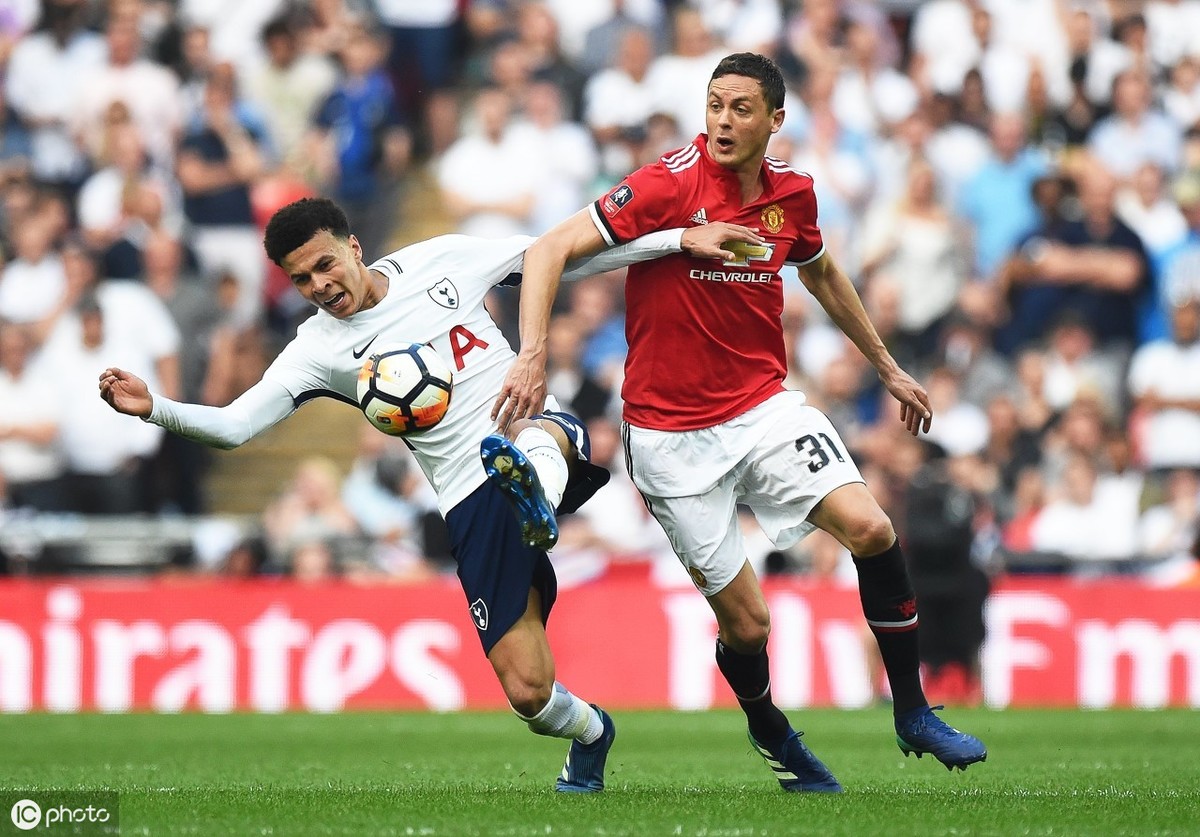 曼联官方宣布与西汉姆联达成协议，道格拉斯-卡斯特罗租借加盟