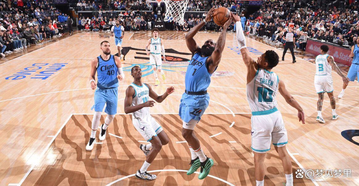 快船大胜黄蜂，取得四连胜