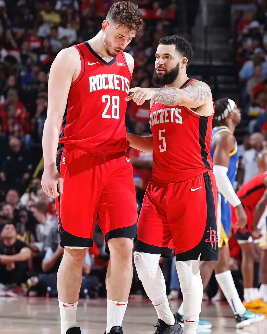 火箭主场惊险战胜森林狼