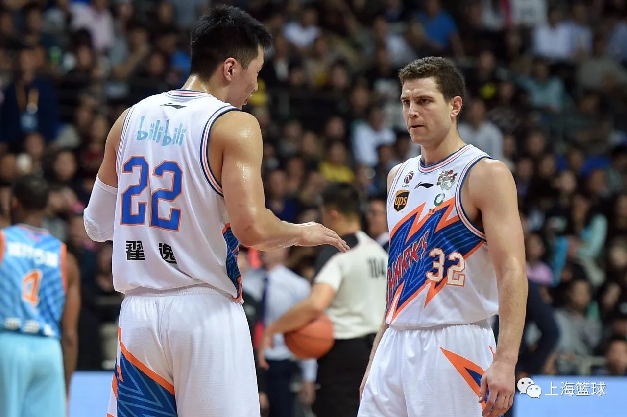 关于新疆队力克广东队，霍勒迪刷新纪录的信息